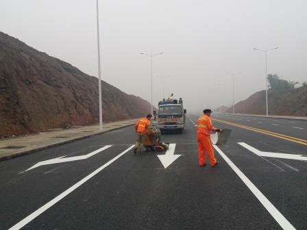 郑州航空港区道路热熔标线施工