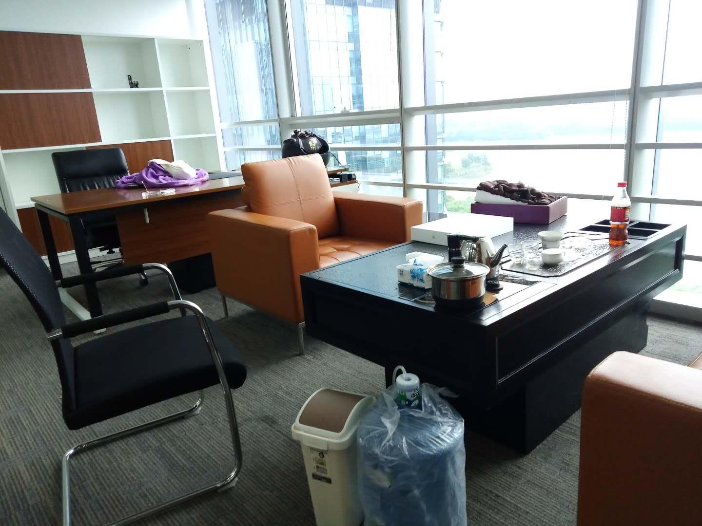 龙华地铁站长江中心管理处电话