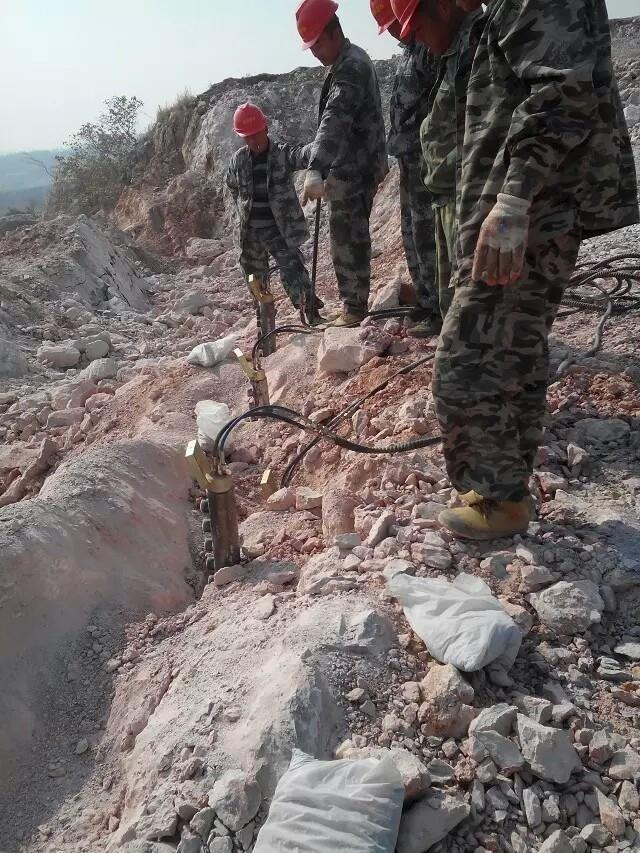 硬石头拆除设备岩石分裂棒厂商