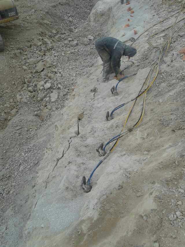 沟槽开挖掘进机械岩石劈裂棒厂家