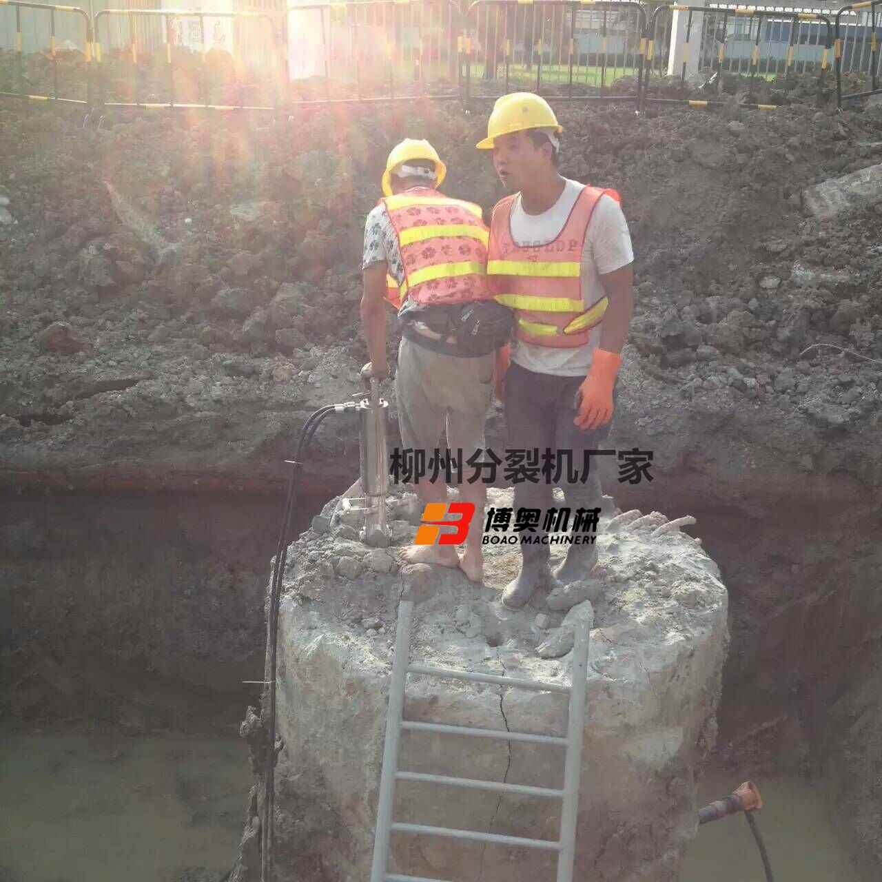 沈阳挖机大型劈裂机厂