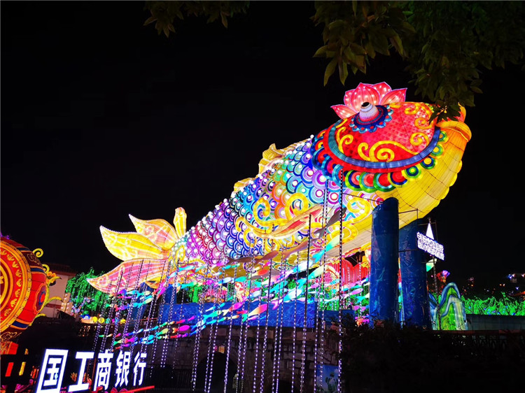 华亦彩花灯策划工程厂家定制LED网红大型创意个性卡通造型花灯亮化景区绿地