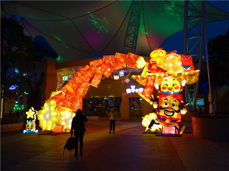 自贡华亦彩定制不规则造型灯笼布展梦幻大型灯会现场制作大型创意花灯