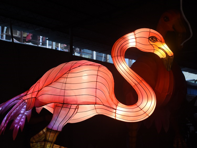 华亦彩定制创意个性网红火烈鸟花灯展览制作大型户外动物造型灯展室内装饰