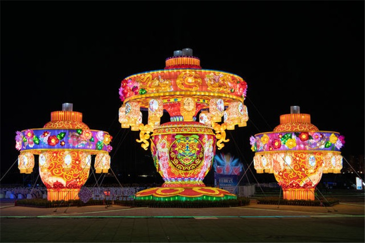 花灯厂家设计制作精美创意七彩LED水母灯追光变换花灯亮化户外装饰商场绿地