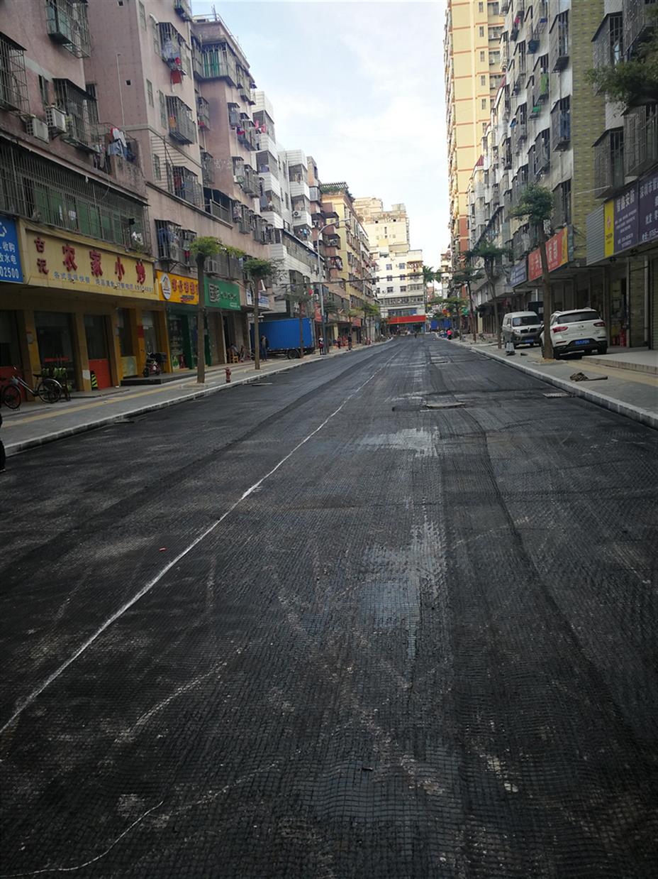 学校操场沥青路面