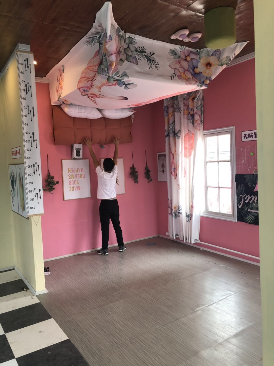 深圳颠倒屋出租-倒置屋24小时租赁