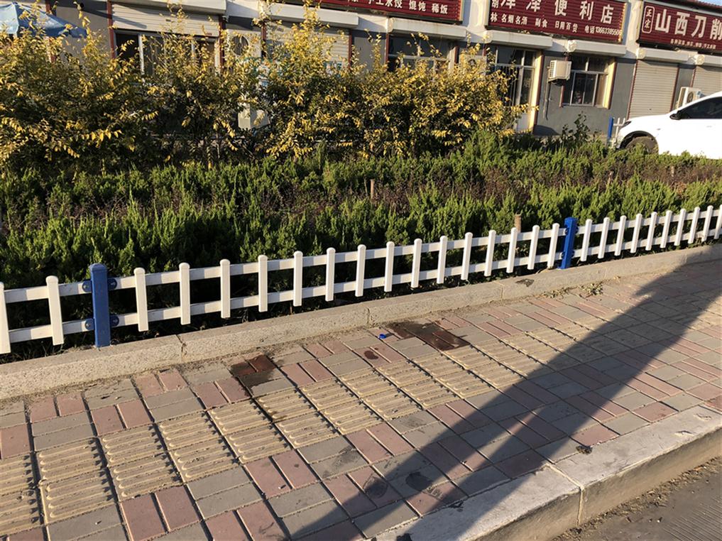 首页 供应商机  公司产品有高速公路波形护栏,锌钢护栏,锌钢围栏,市政