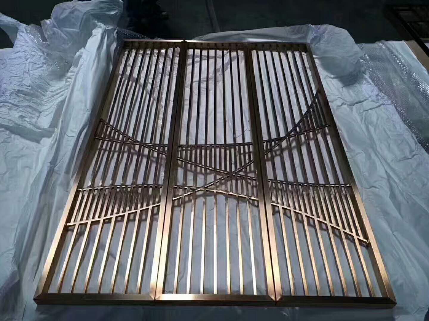 汕头典雅铜板雕刻屏风隔断厂