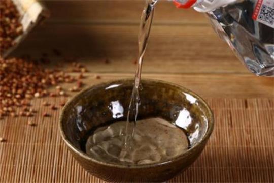 散装白酒怎么储存 散装白酒放哪里较好 散装白酒怎么储存 散装白酒放哪里较好