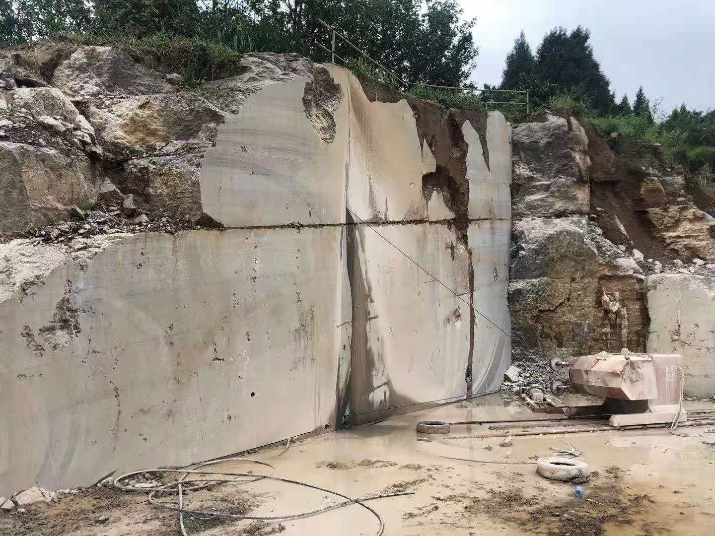 高速公路防撞墙切割施工方案