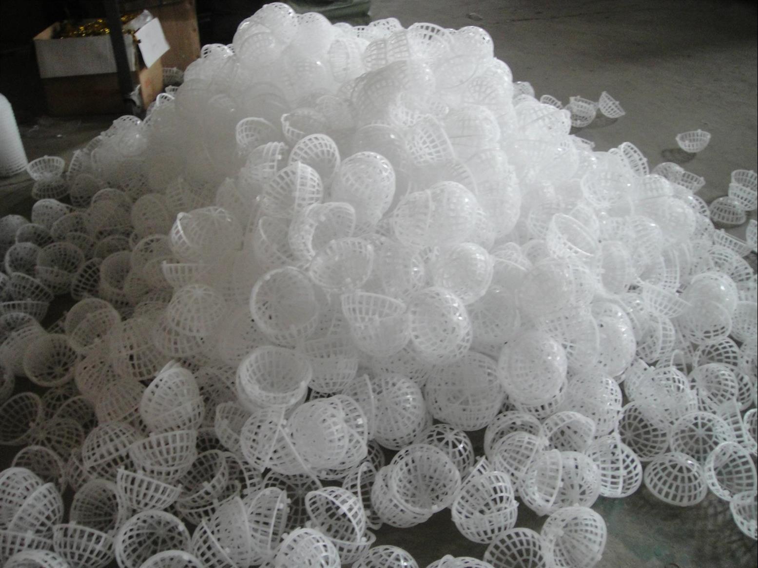 该填料由聚丙烯材料注塑成形,微生物挂膜快,生物膜易脱落,抗酸碱,耐