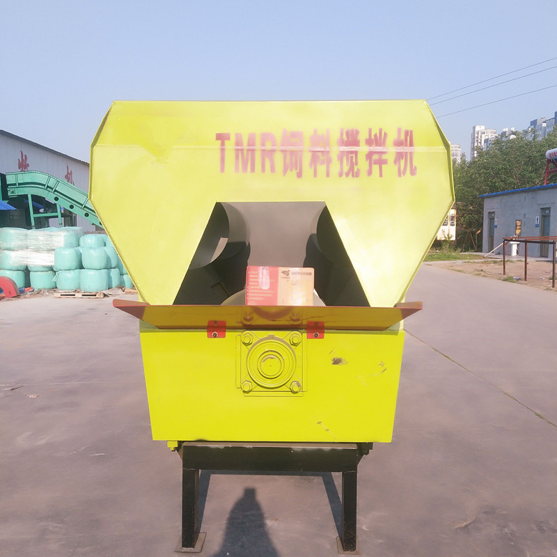 长治牵引式牛羊草料混合机TMR饲料搅拌机价格