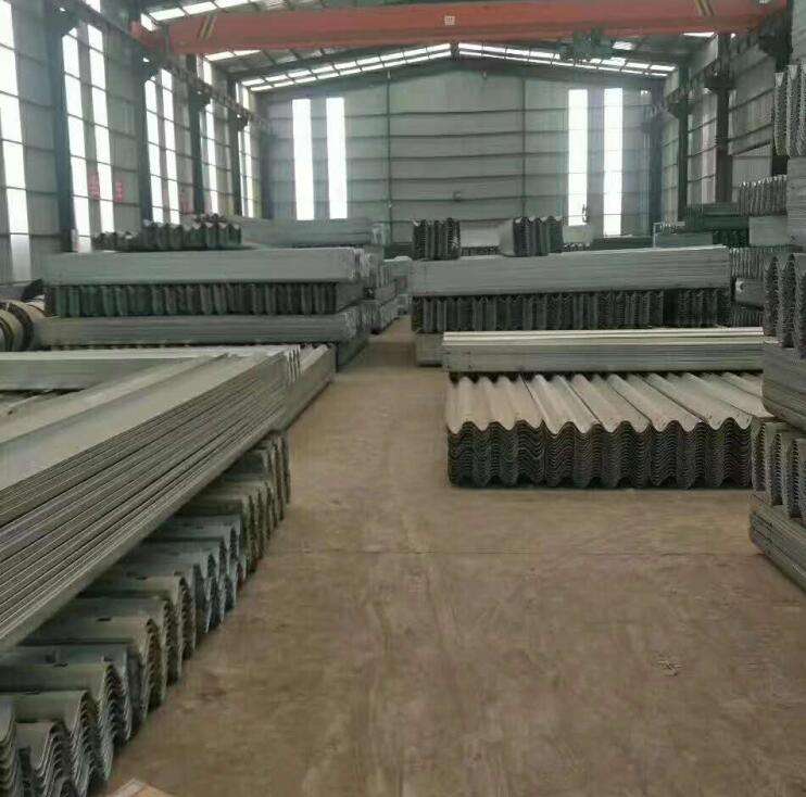 波形梁护栏：守护安全的坚固屏障